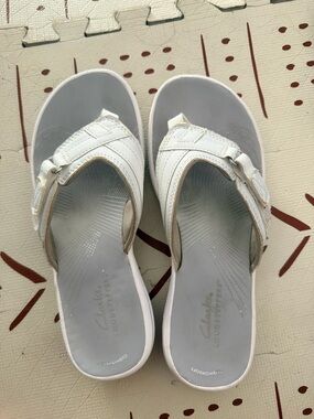 Clarks White Women's Comfort Slide Sandals